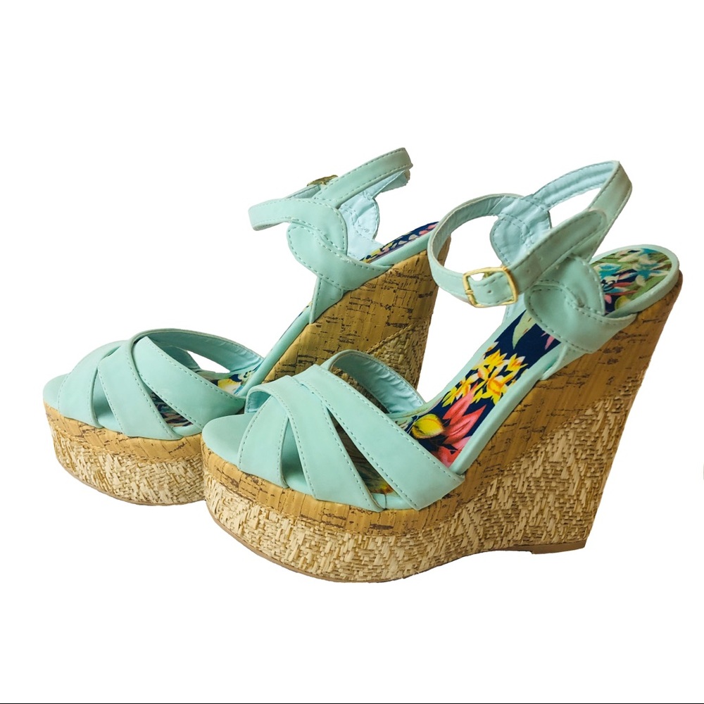 Qupid Platform Wedge Sandal-Size 8.5